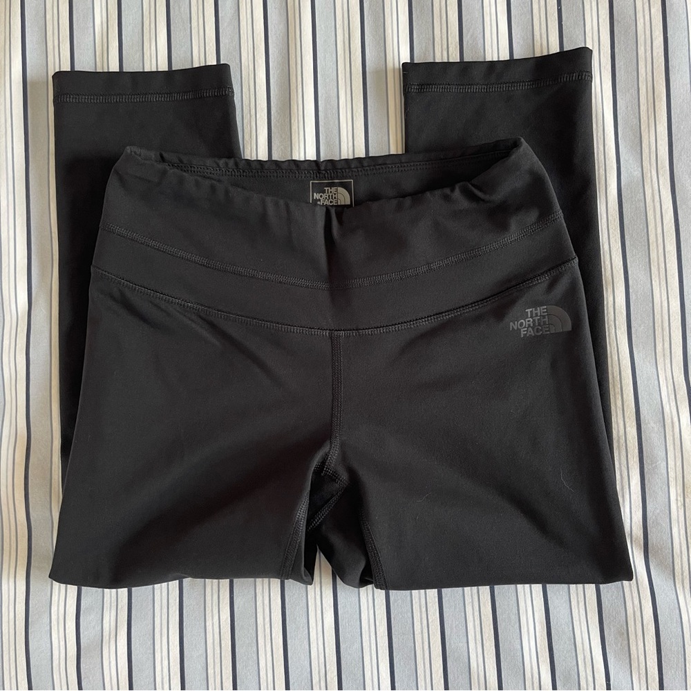 The north face flash dry cropped leggings (size small)